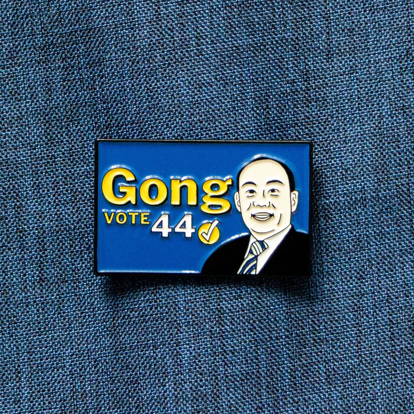 An enamel pin that parodies the viral street sign of Vote Gong during the Toronto Mayor elections in 2023.