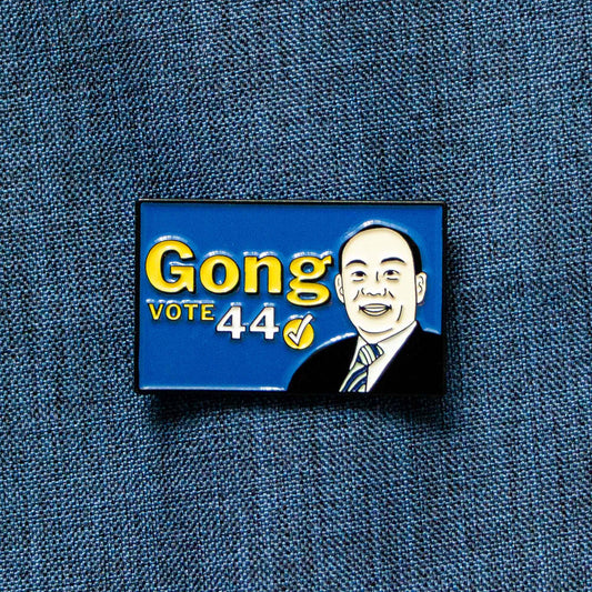 An enamel pin that parodies the viral street sign of Vote Gong during the Toronto Mayor elections in 2023.